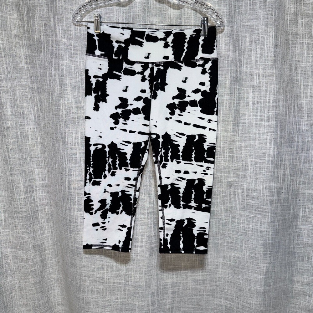 Alo Yoga Cropped Leggings Women Medium Black White Abstract Cow Print Capri Yoga